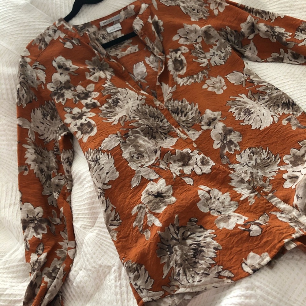 Fall print VanHeusen Studio Button Up Blouse M